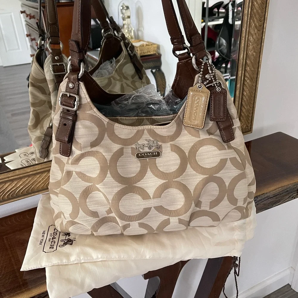 Coach canvas shoulder and hand bag - Picture 2 of 10